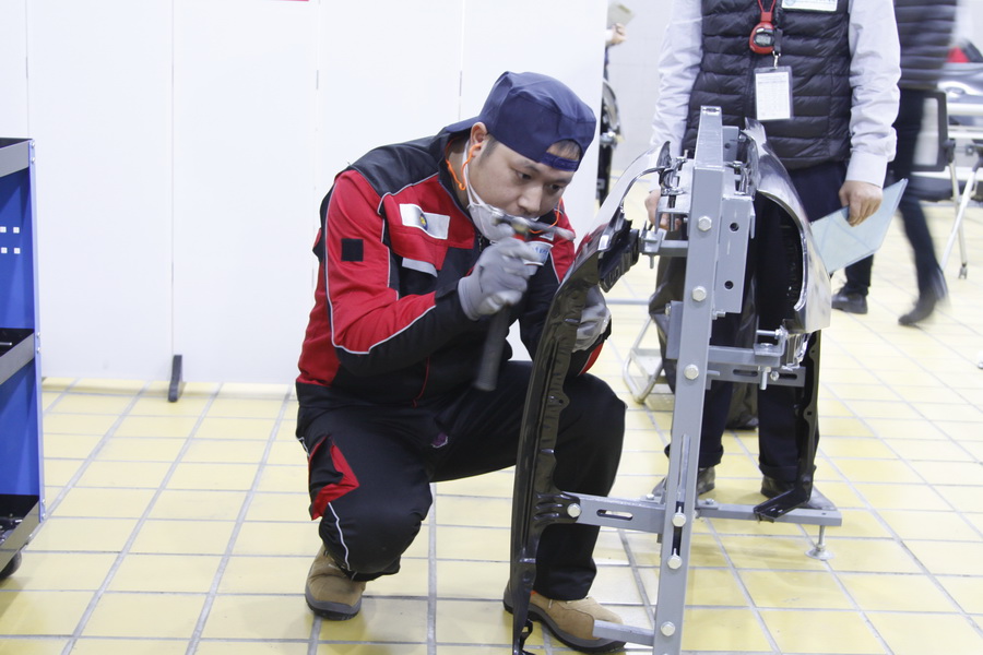 1482123930752066.jpg 凹陷區域敲平.JPG